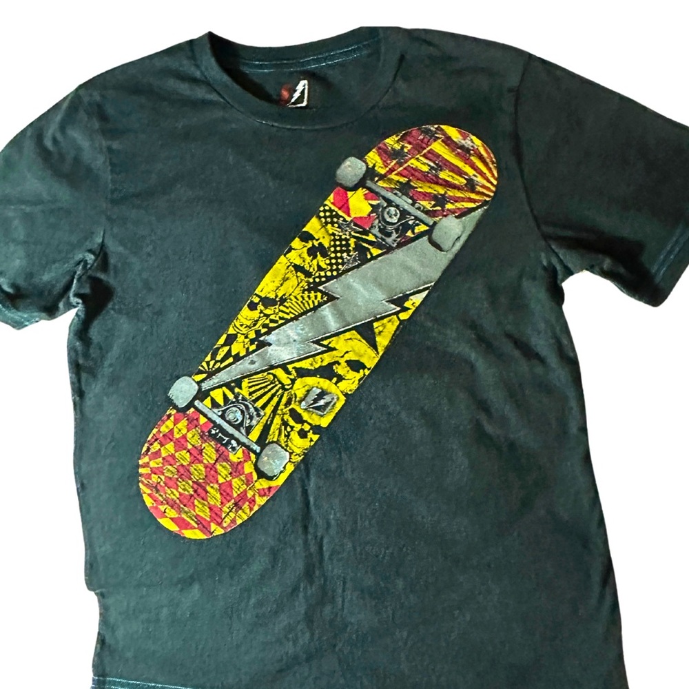 AMPLIFY T Shirt Skateboard Yellow and Red Graphic Skatercore Punk Boys Size L